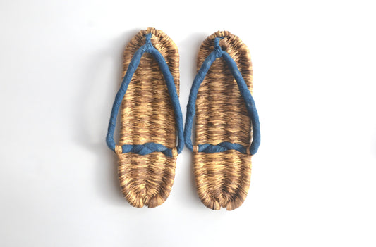 竹皮草履（藍染め鼻緒）