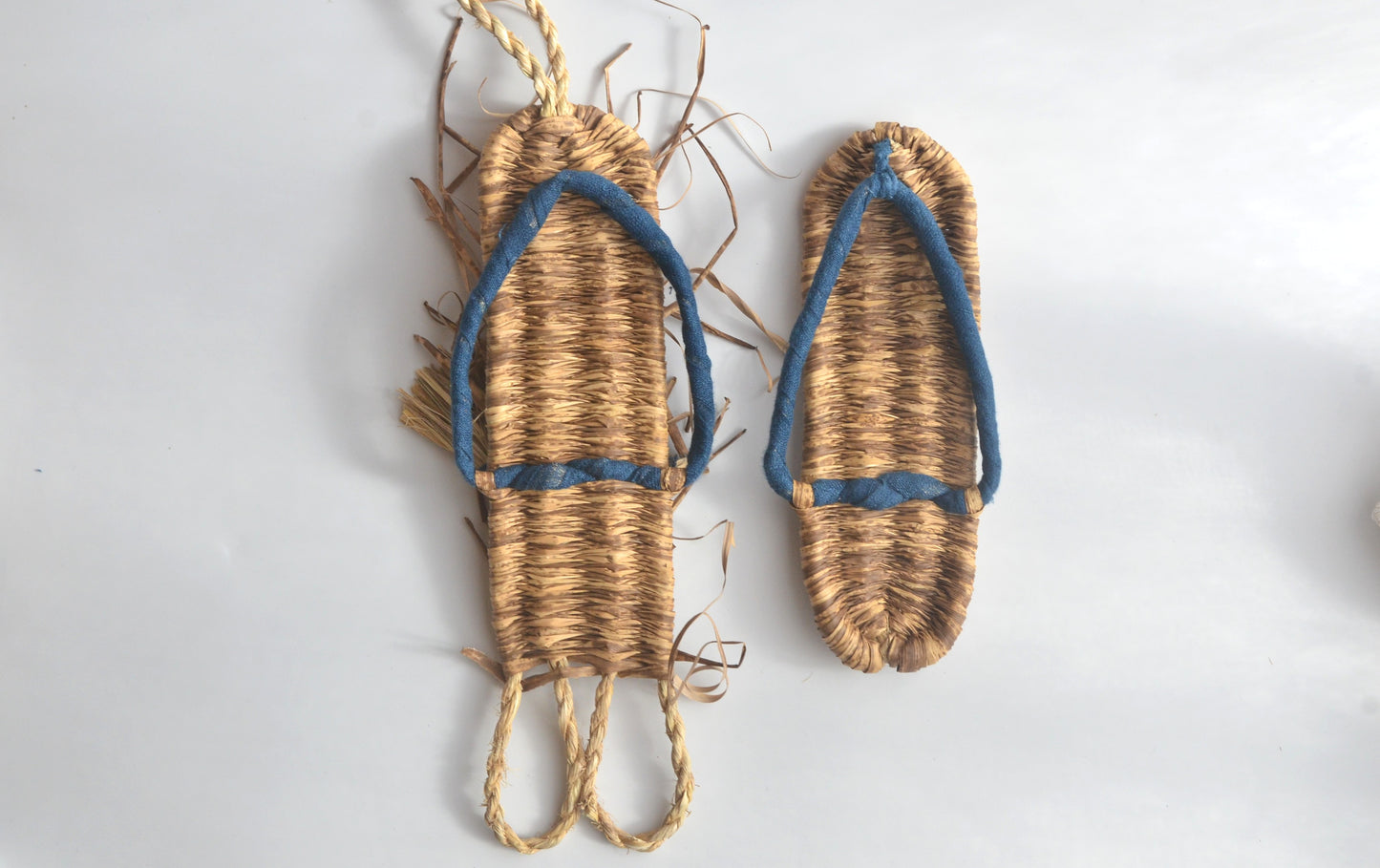 竹皮草履（藍染め鼻緒）